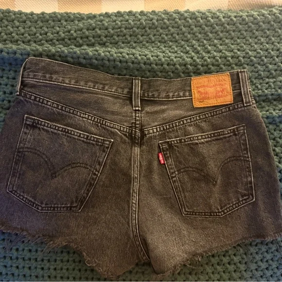 Levi's Black Denim Jean Shorts Sz 29 - Picture 3 of 4